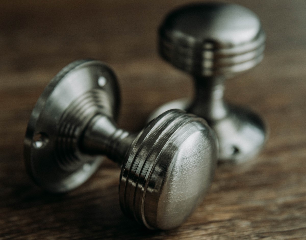 Ringed mortice door knob satin